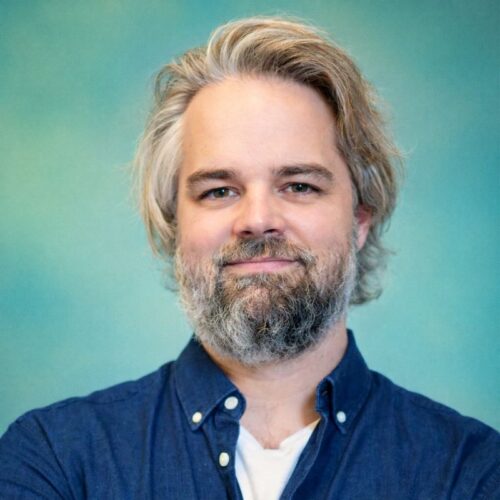 Portretfoto van Erwin Bromlewe, met oog voor de menselijke maat